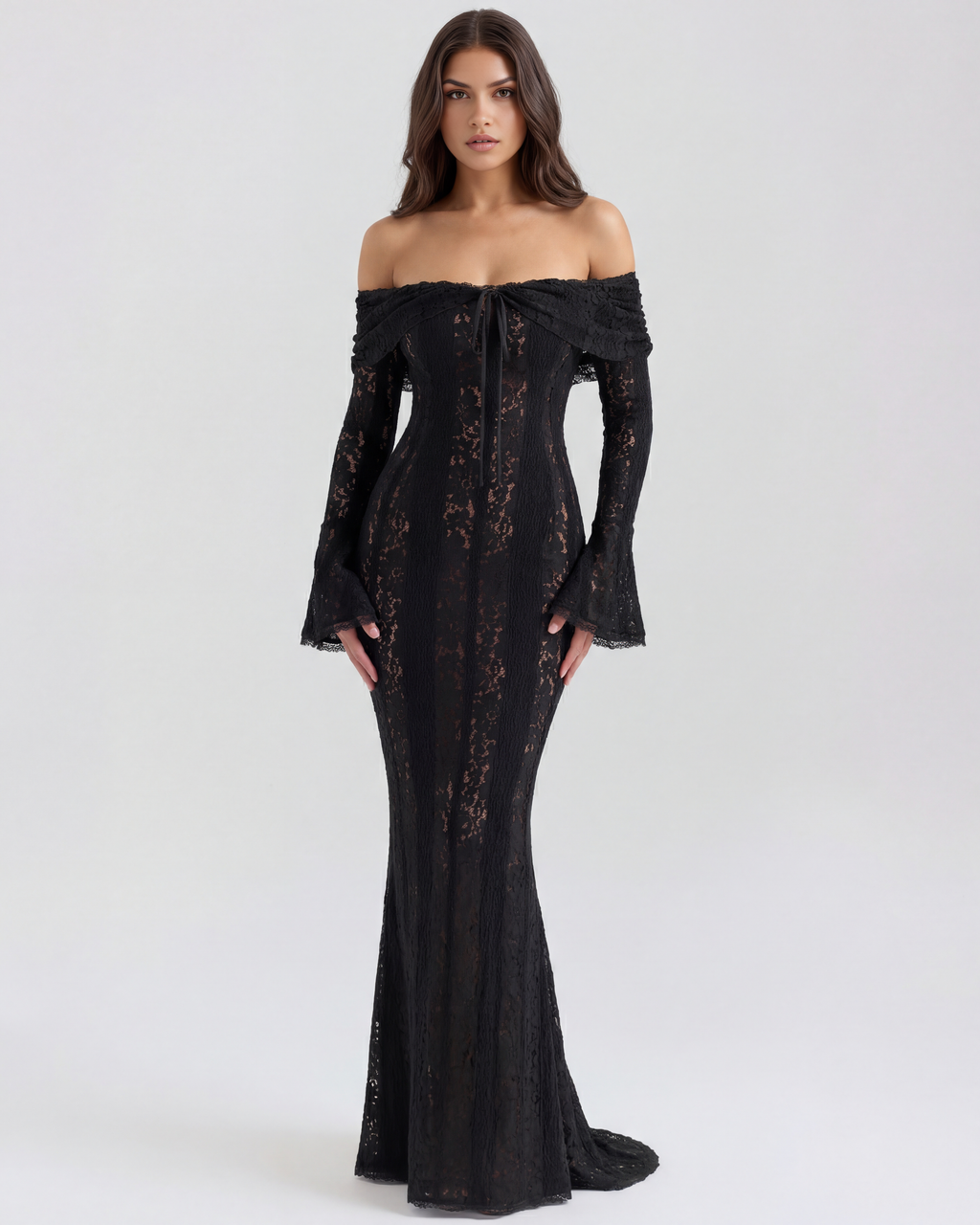 ALESSANDRA | Ausdrucksstarkes Maxikleid aus Spitze