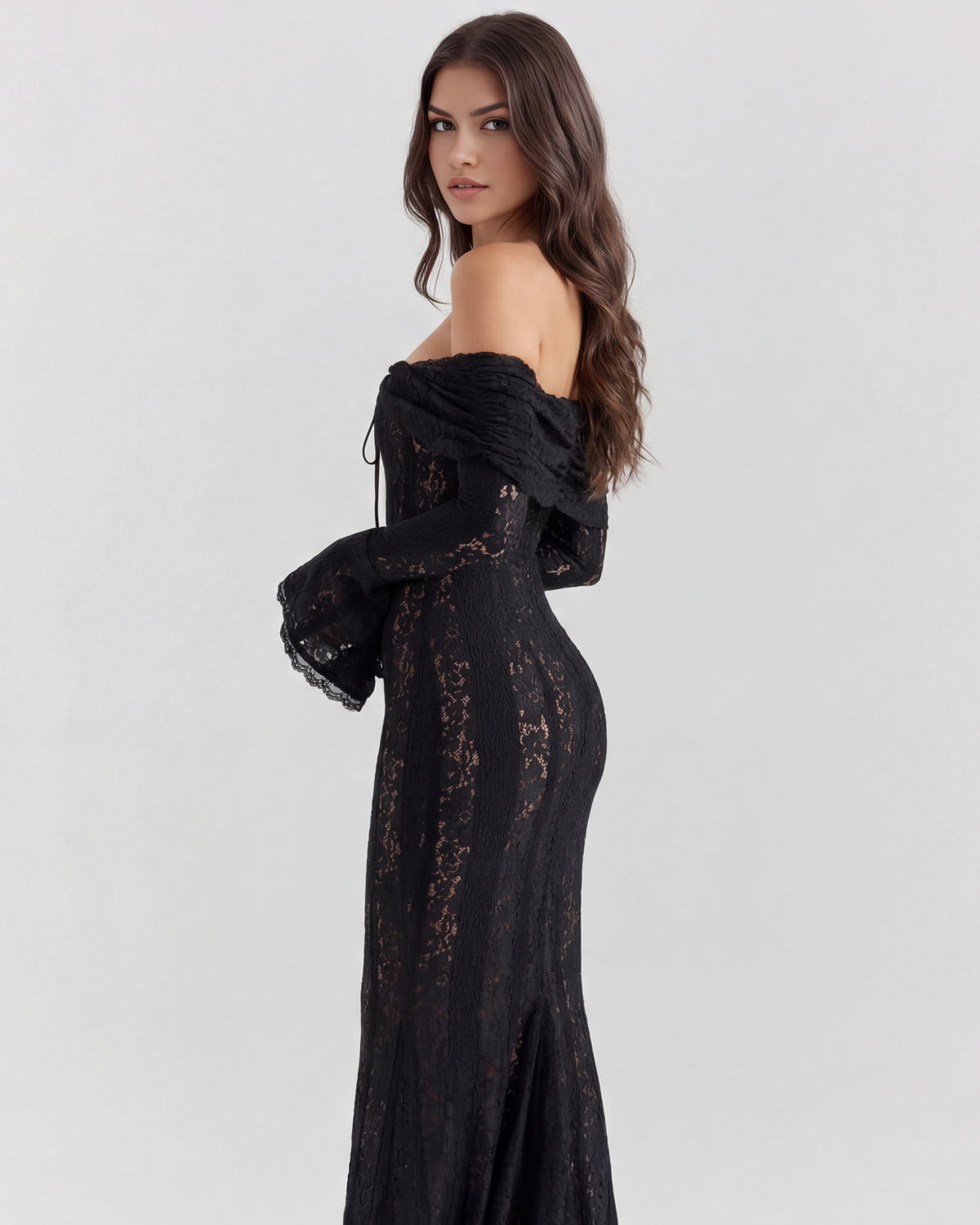 ALESSANDRA | Ausdrucksstarkes Maxikleid aus Spitze