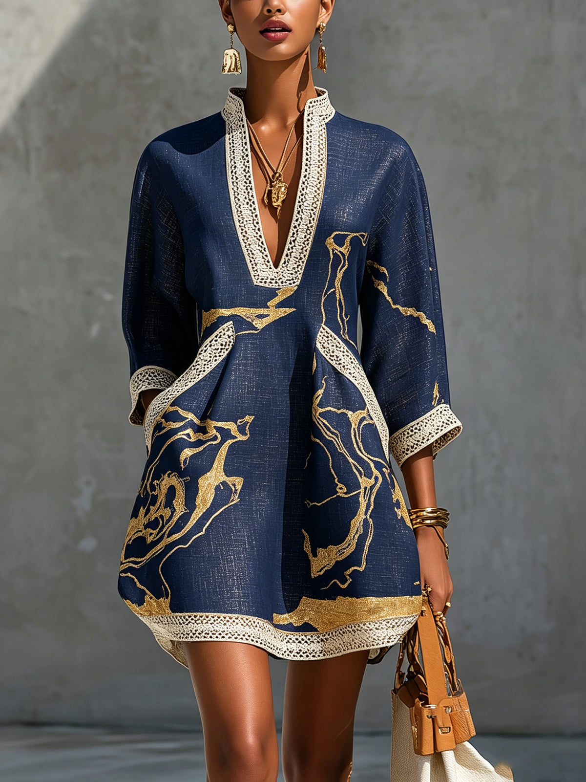 GISA | Bedrucktes Minikleid mit V-Ausschnitt