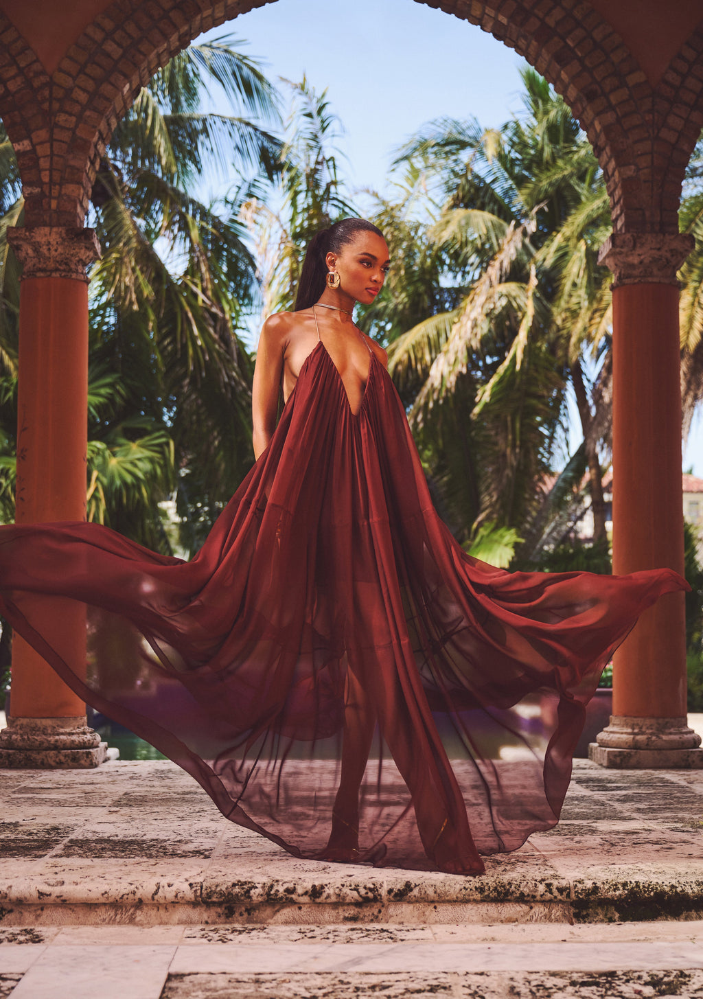 ARLET | Zeitloses Maxikleid mit Fließendem Stoff