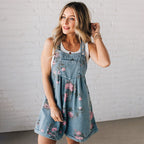 JULE | Kurze Denim-Latzhose mit Blumenmuster