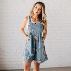JULE | Kurze Denim-Latzhose mit Blumenmuster