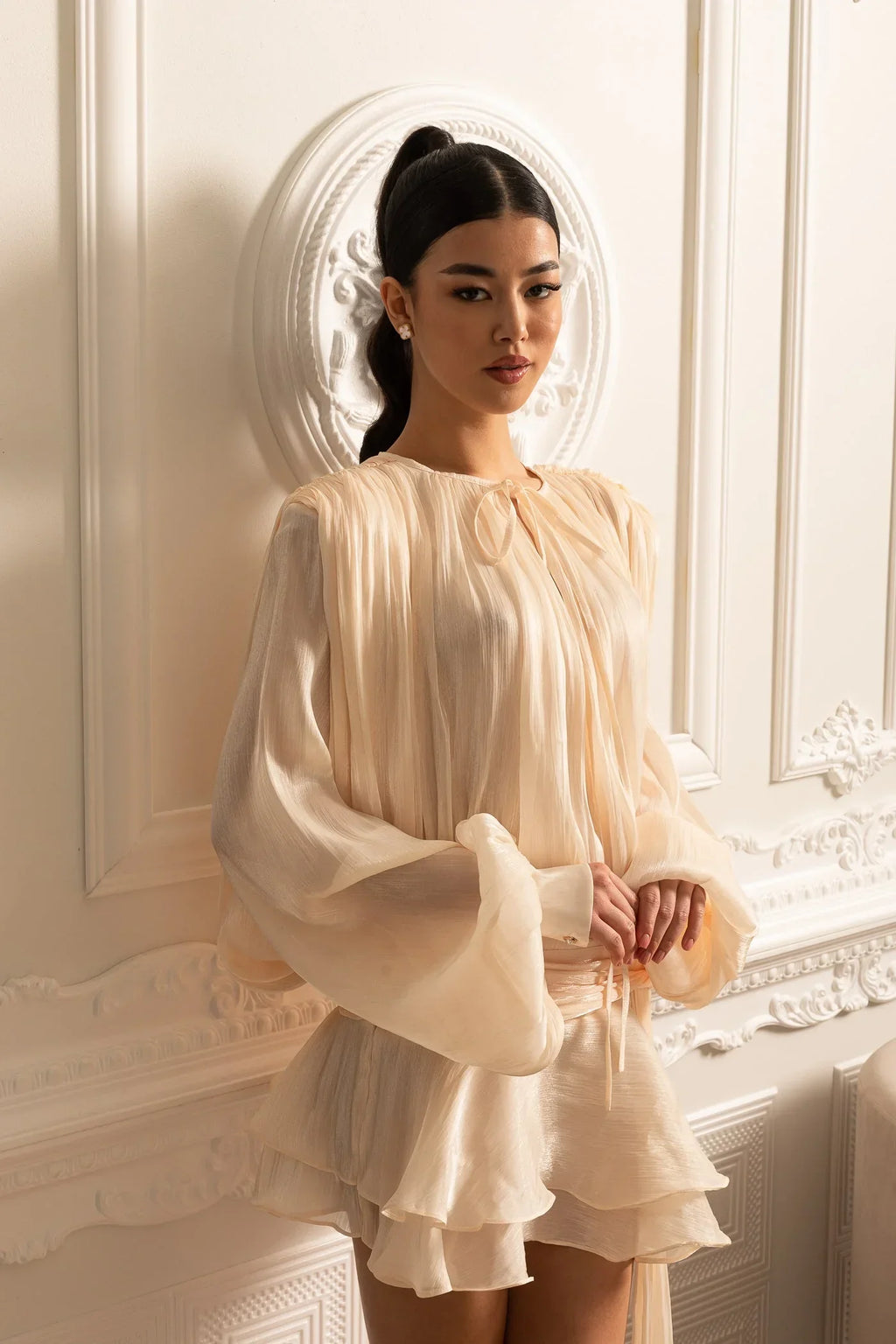 ROMY | Mini-Kleid mit Drapierten Langen Ärmeln