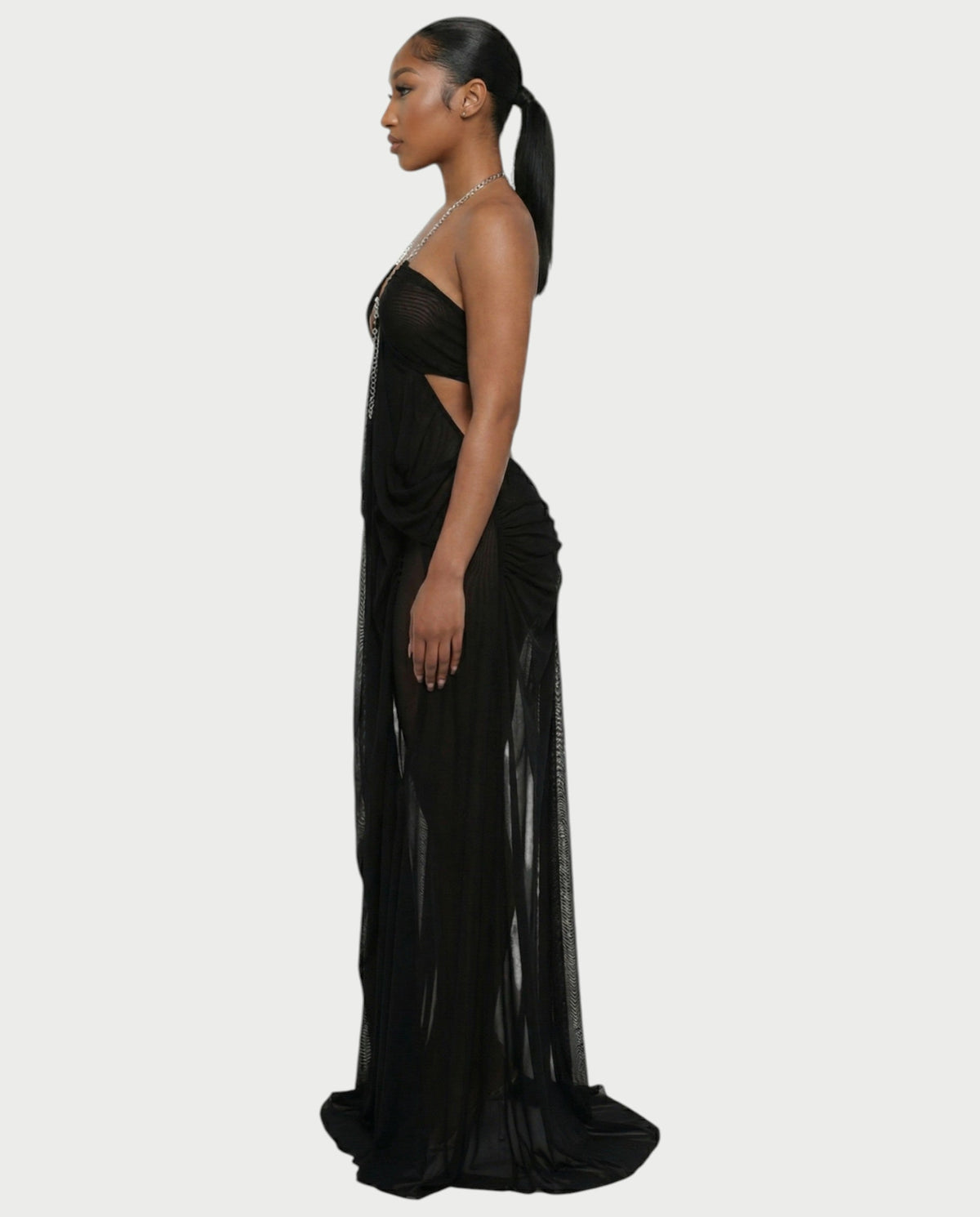 BELA | Maxikleid mit Kettenträgern und Cut-out