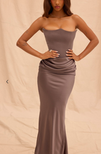 MILA | Figurbetontes Maxikleid