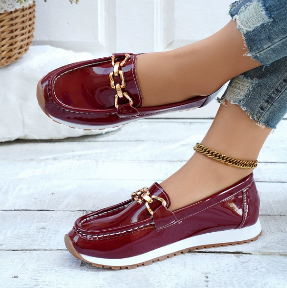 Eleanor - Glänzende Bordeaux Slipper