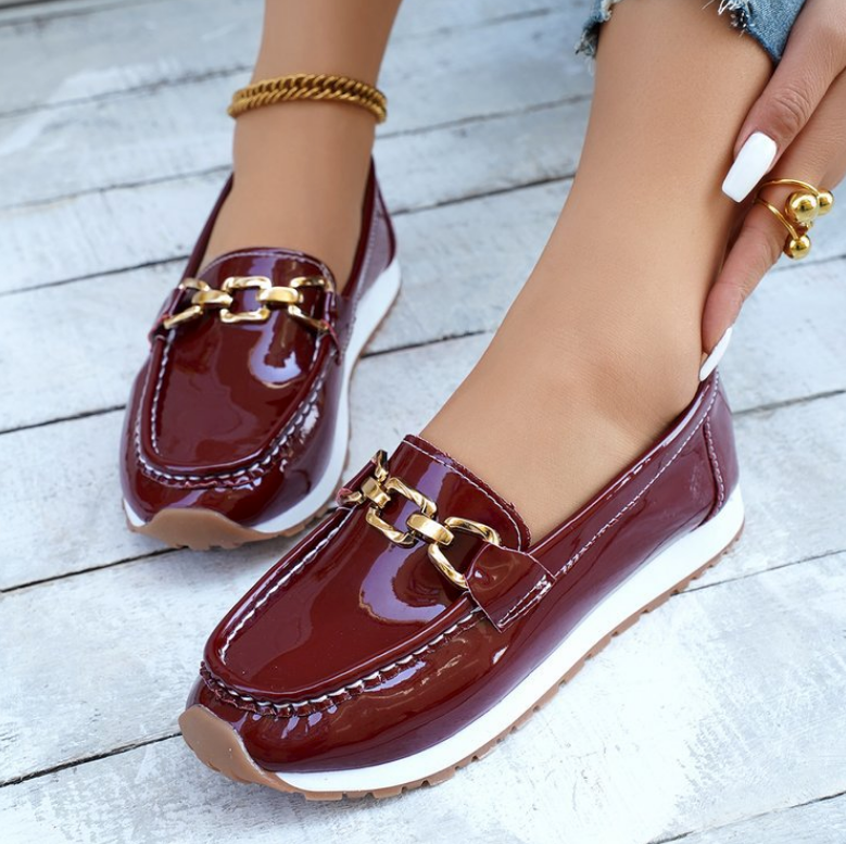 Eleanor - Glänzende Bordeaux Slipper