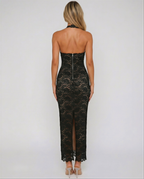 AIRA | Figurbetontes Spitzen-Maxikleid