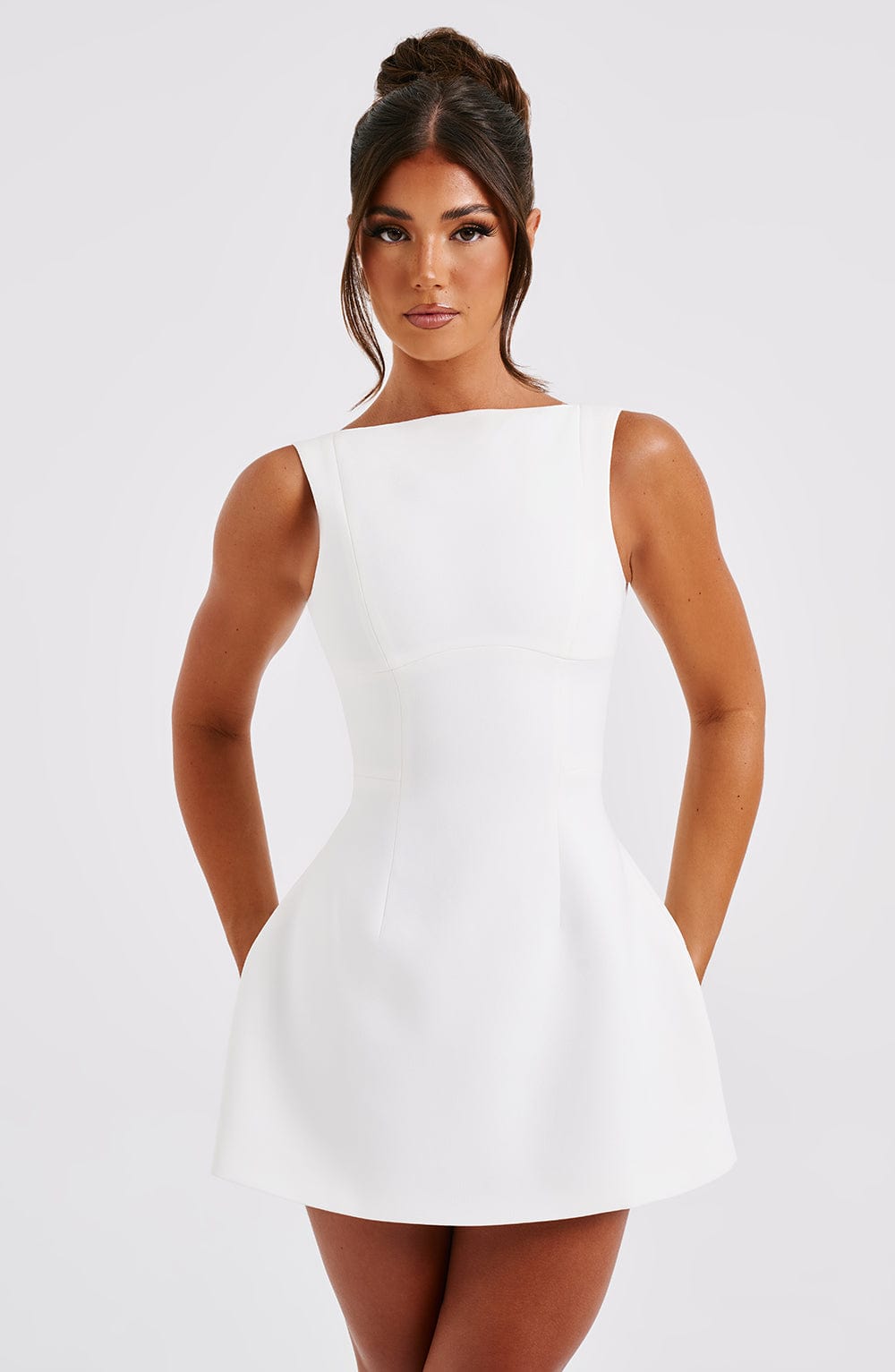 RUNA | Mini-Kleid mit Offenem Rücken