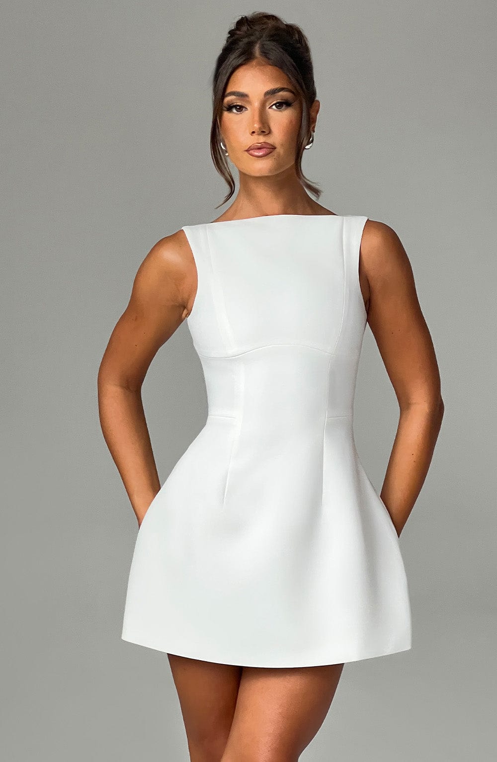 RUNA | Mini-Kleid mit Offenem Rücken