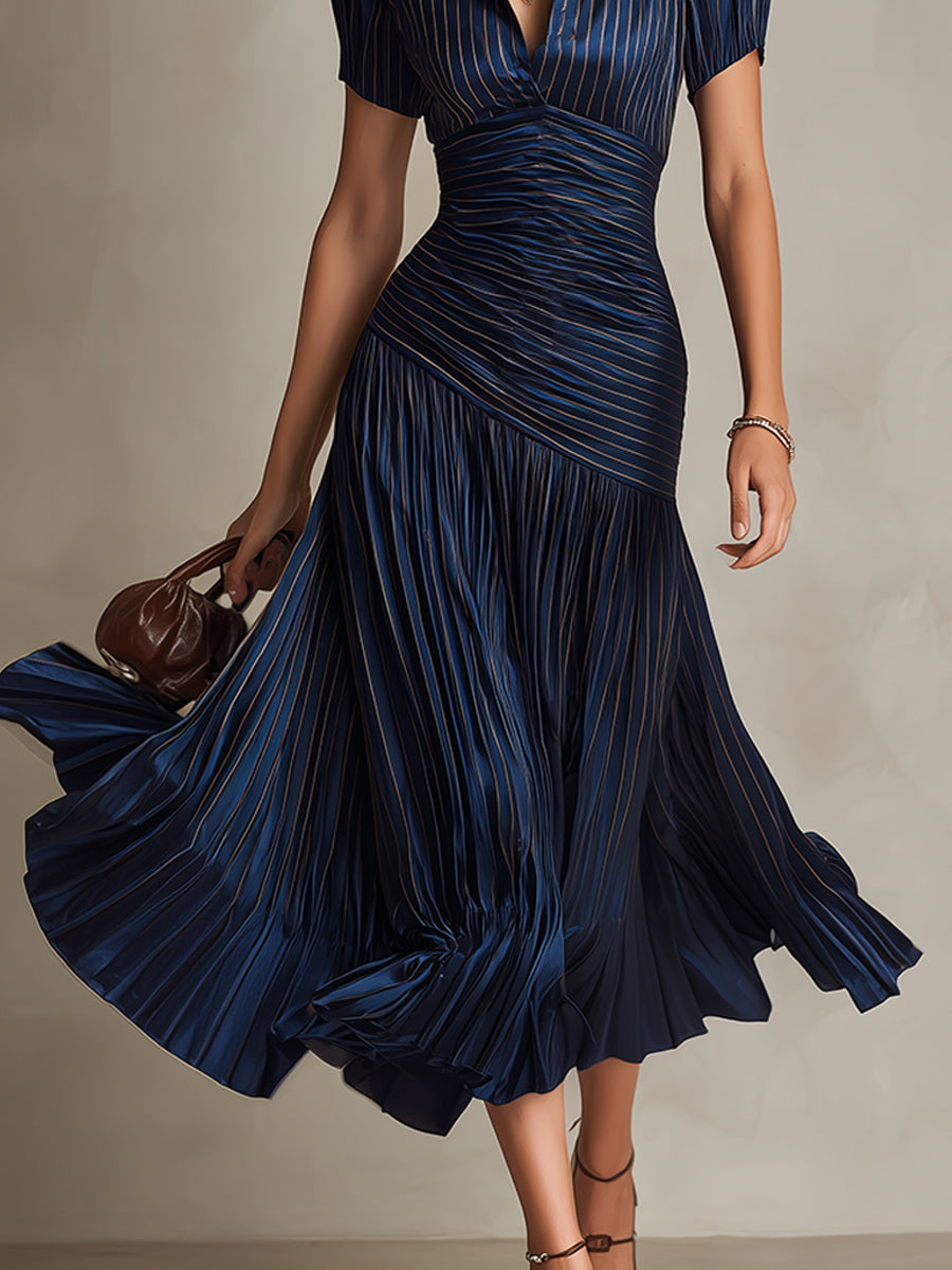 ANOUK | Gestreiftes Satin-Midikleid mit Plisseefalten
