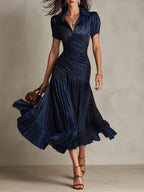 ANOUK | Gestreiftes Satin-Midikleid mit Plisseefalten