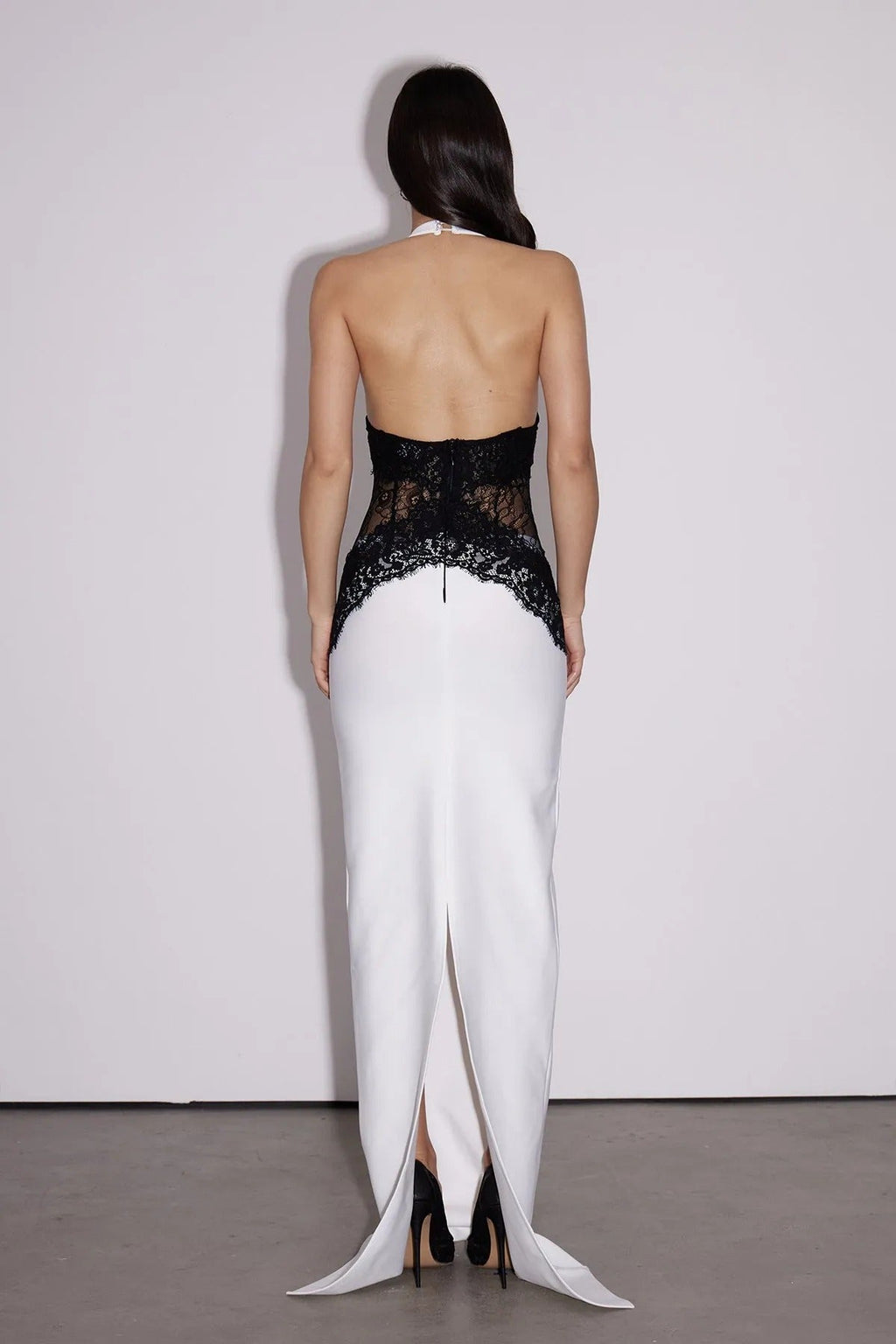 YLVA | Maxikleid mit Halterneck und Kontrastspitze