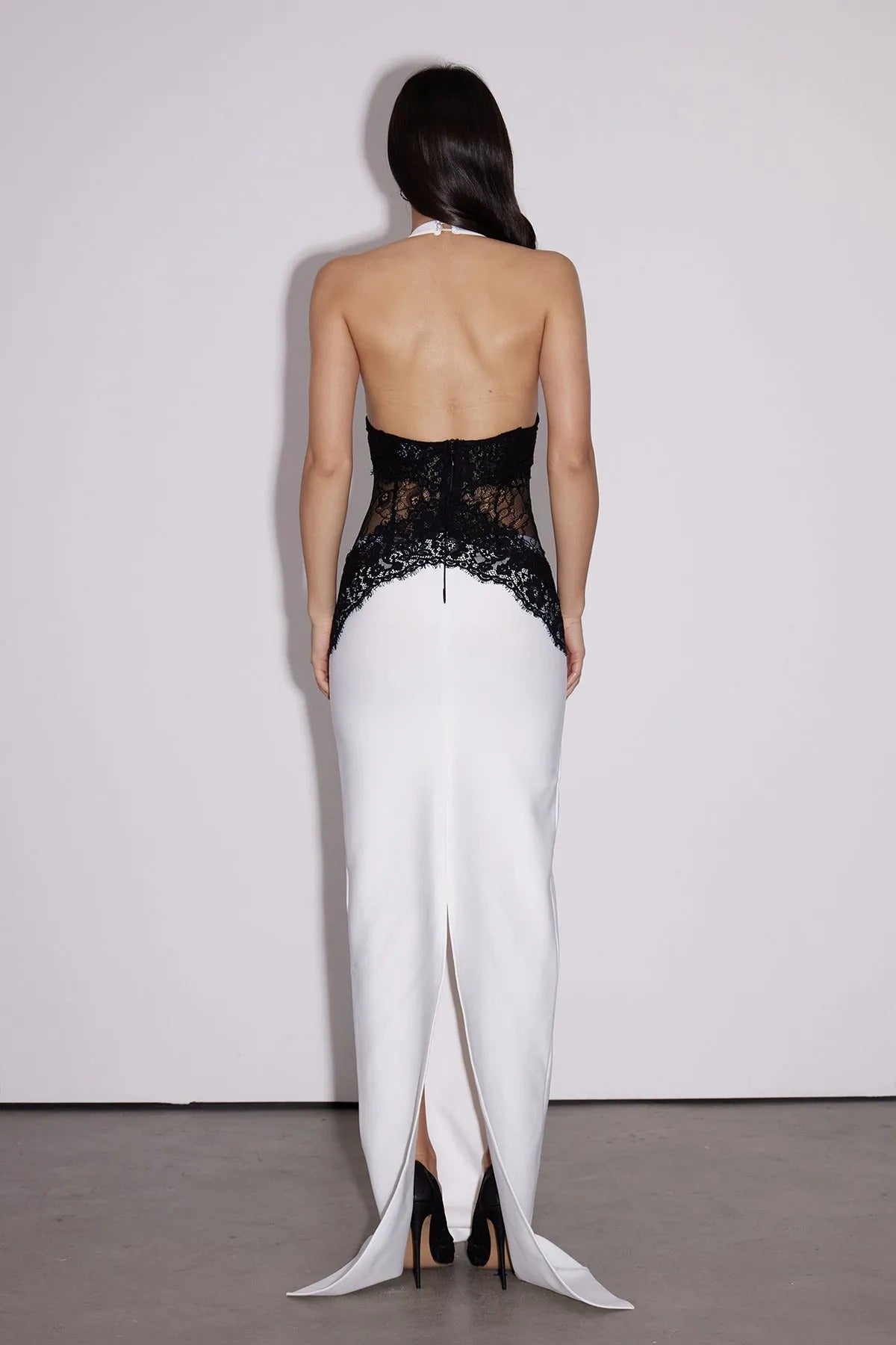 YLVA | Maxikleid mit Halterneck und Kontrastspitze