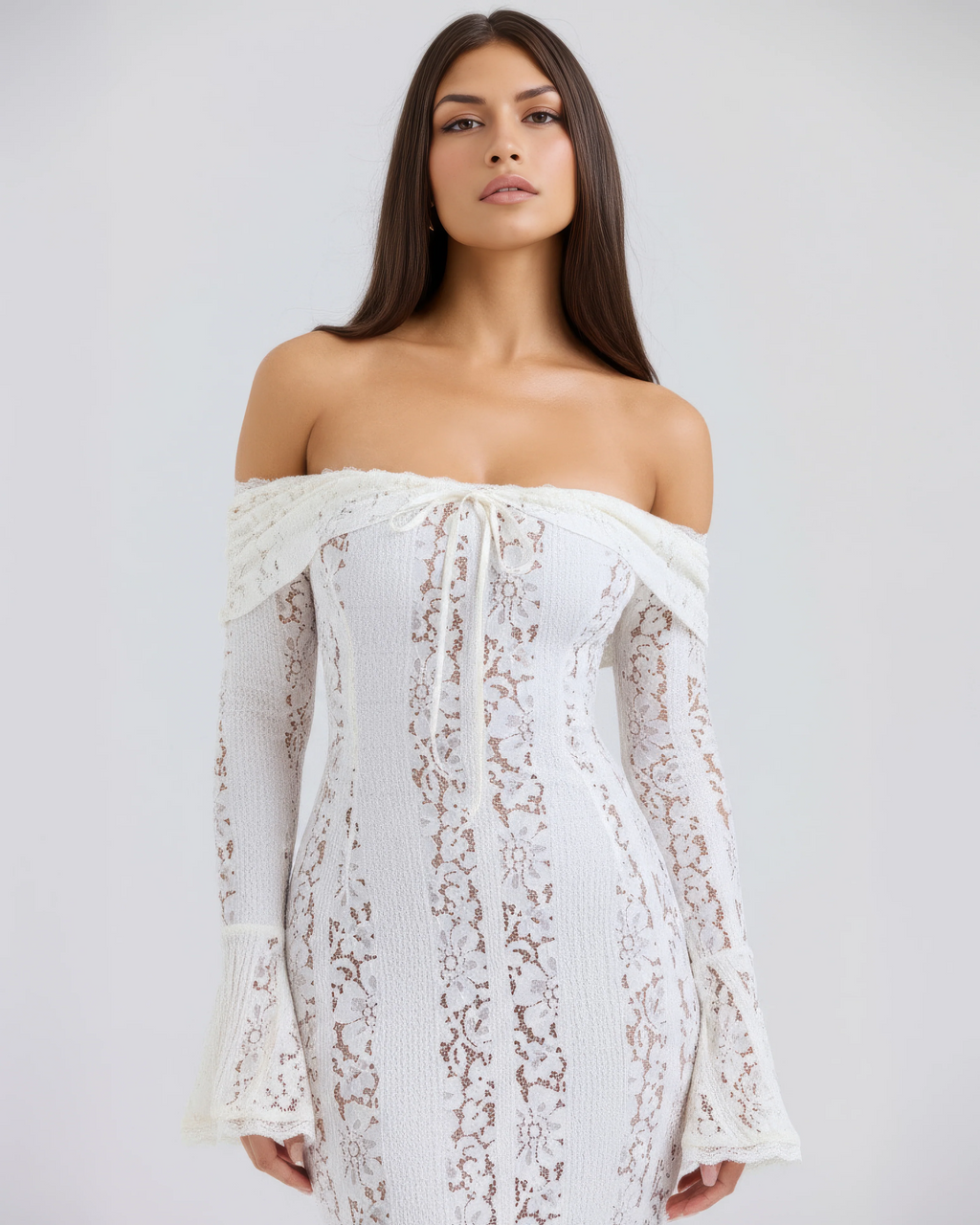 ALESSANDRA | Ausdrucksstarkes Maxikleid aus Spitze