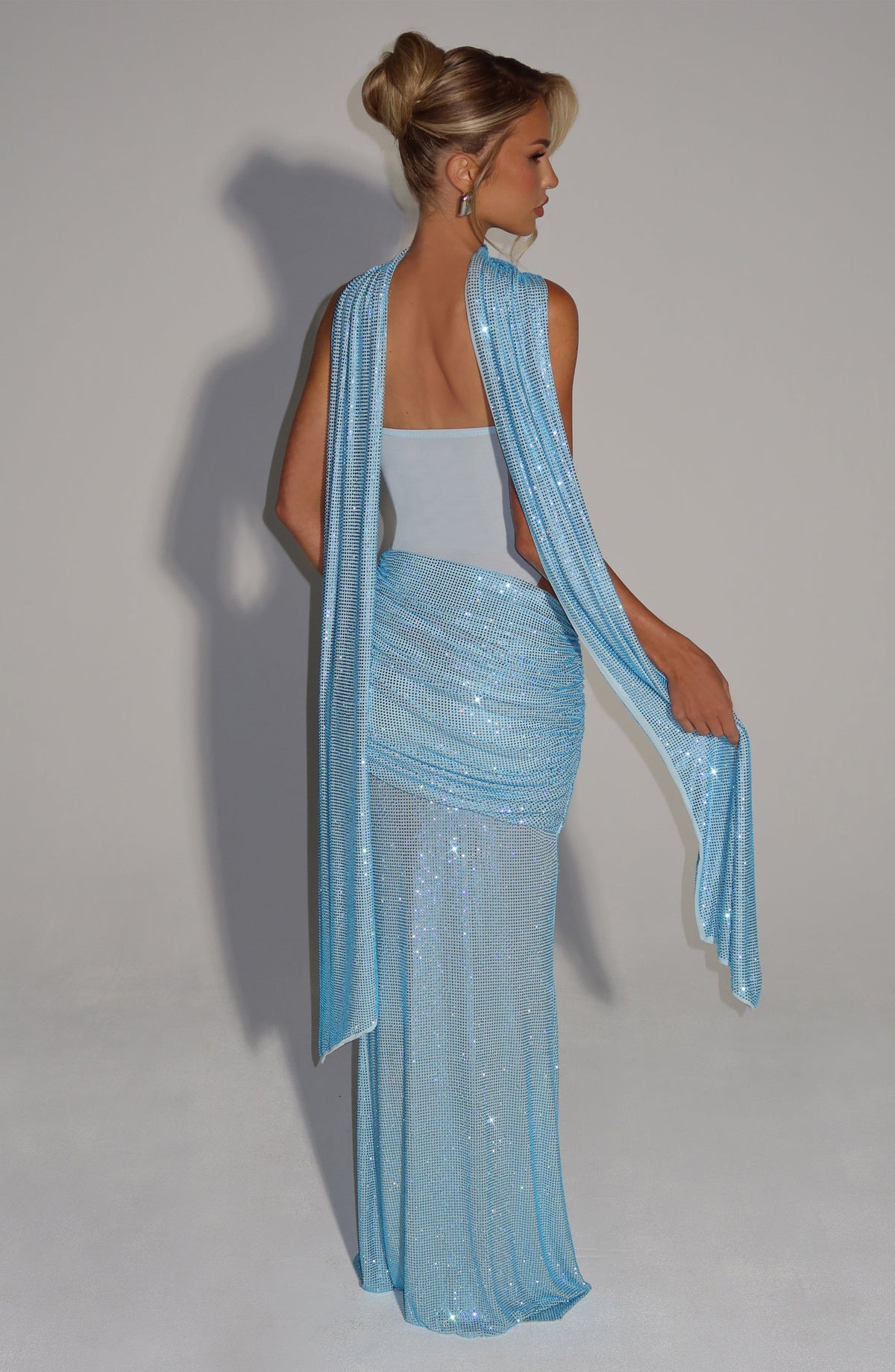 KLARA | Maxikleid mit Pailletten und Cut-Out