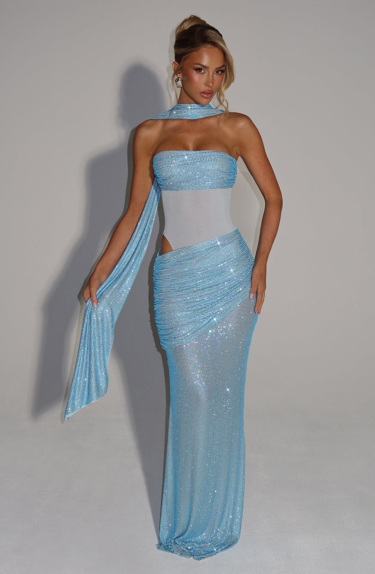 KLARA | Maxikleid mit Pailletten und Cut-Out