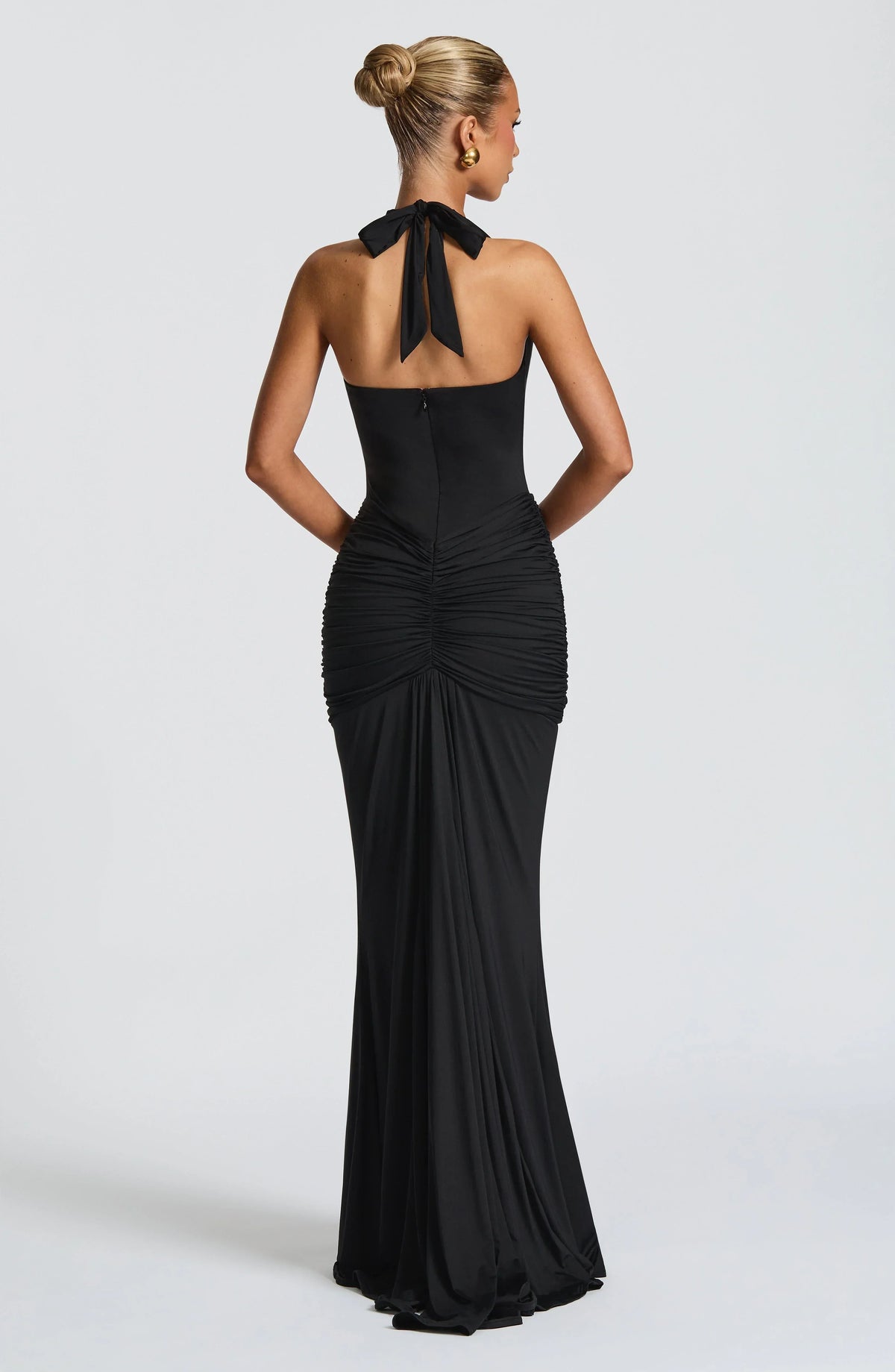 SASHA | Maxikleid mit Tiefem Ausschnitt